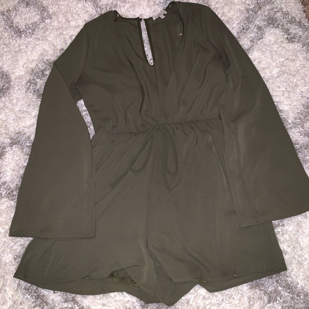 Low cut green romper•GNO outfit 💃🏻 ⭐️